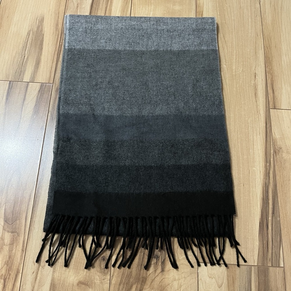 NEW V Frass Cashmink Unisex Gray Fade Color Block Classic Neck Scarf Fringe
